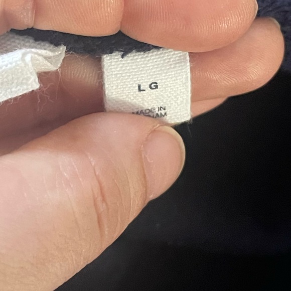 Gap tunic length, cowl neck sweater, with front pockets size large - Picture 2 of 3